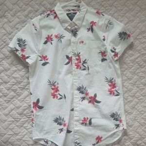 Hollister Men's Floral Shirt - White and Red
